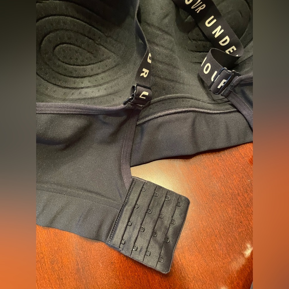 Under Armour Molded Black Sports Bra with Logo Straps Size 1X - Picture 5 of 6